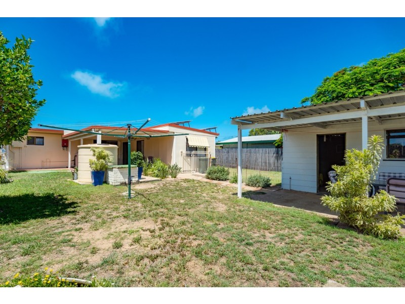 19 Palm Court, Moore Park Beach QLD 4670