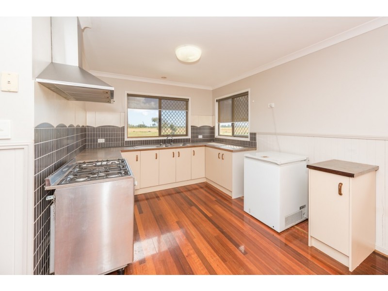 381 Three Chain Rd, Alloway QLD 4670