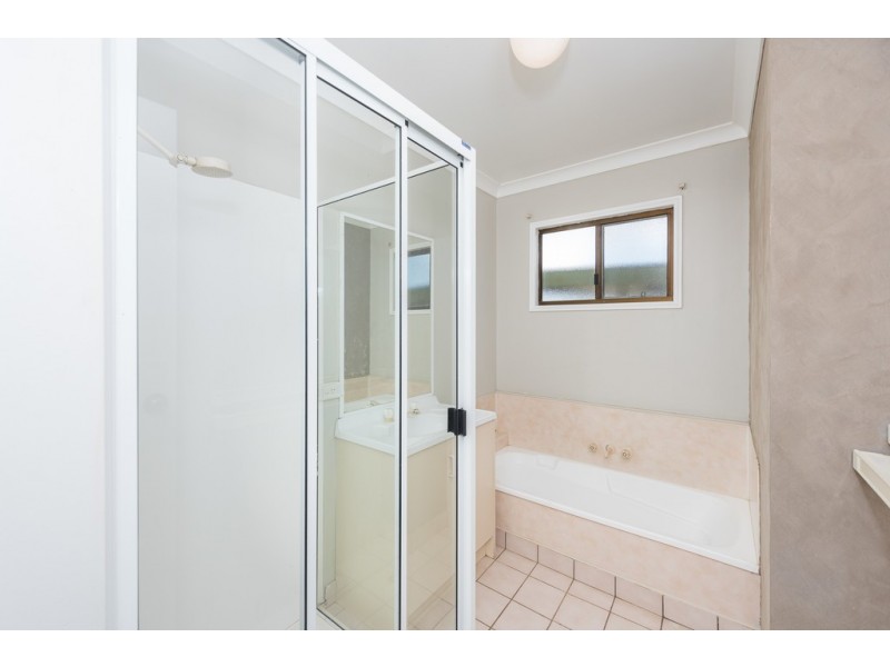 381 Three Chain Rd, Alloway QLD 4670