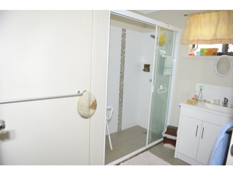 27 OLSEN STREET, Bundaberg East QLD 4670