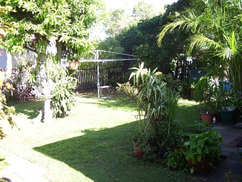 9 Palm Crt, Moore Park Beach QLD 4670