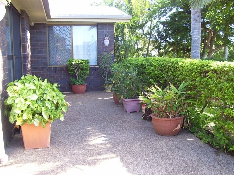 9 Palm Crt, Moore Park Beach QLD 4670