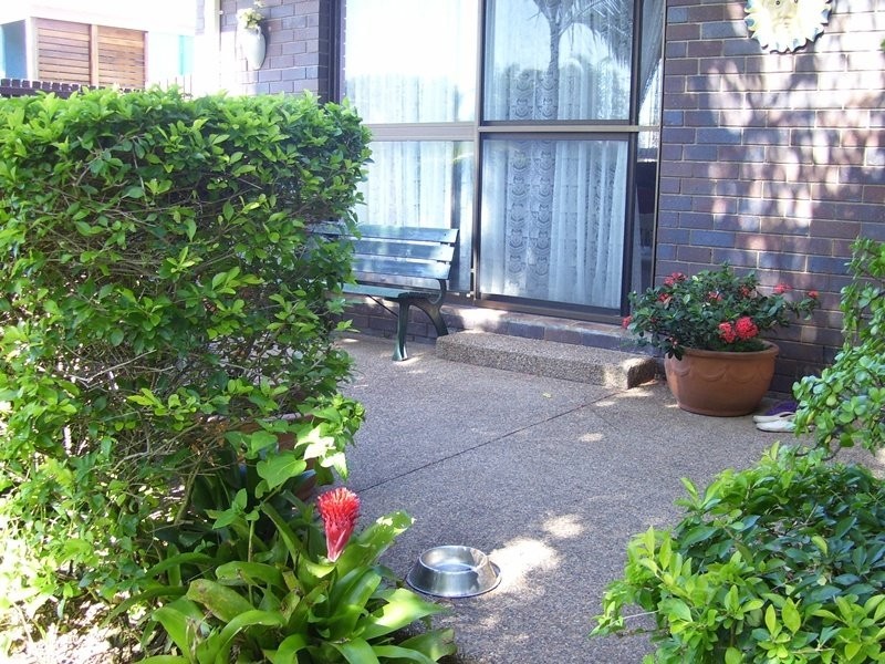 9 Palm Crt, Moore Park Beach QLD 4670