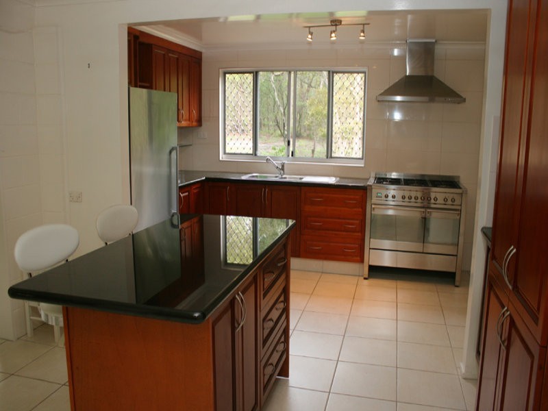 19 Samuels Rd, Branyan QLD 4670
