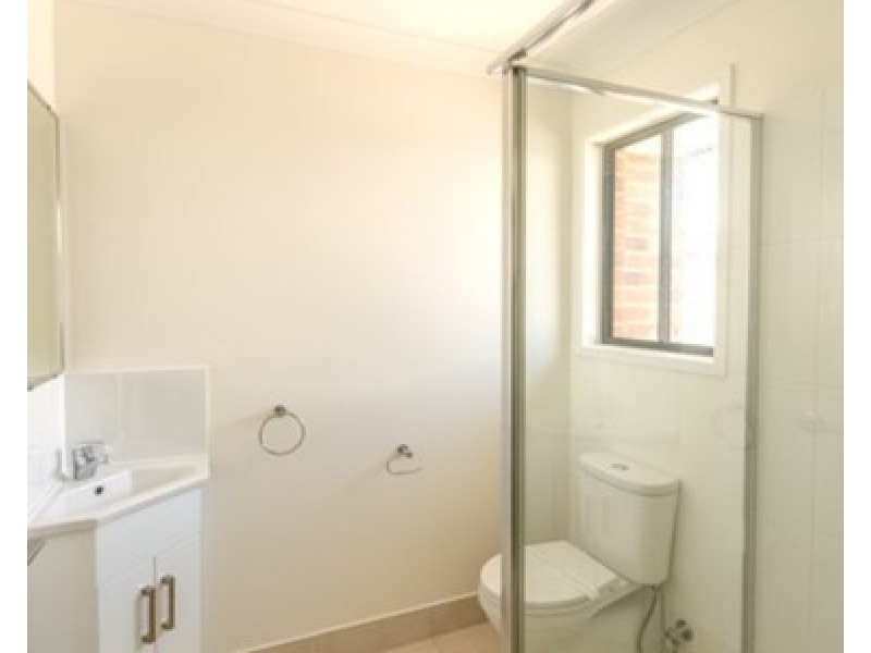2/191 Barolin Street, Avenell Heights QLD 4670