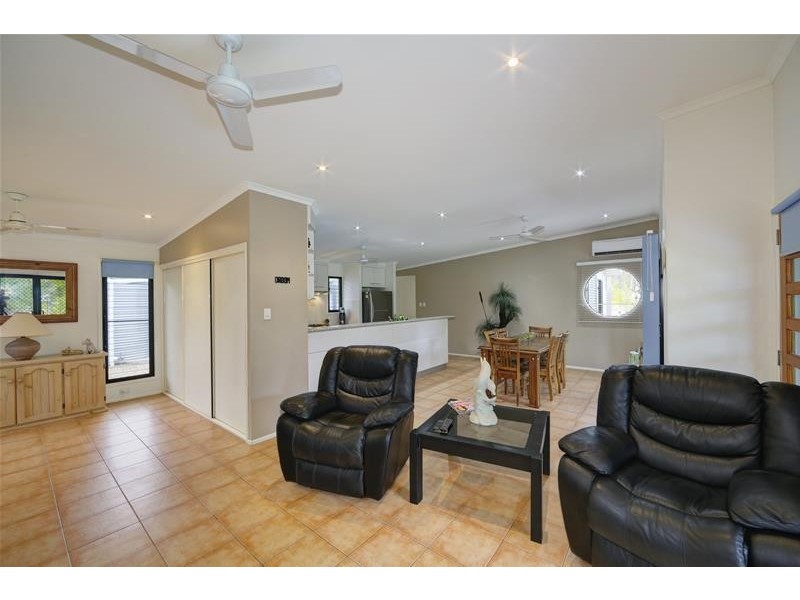 7 Sea Eagle Close, Moore Park Beach QLD 4670