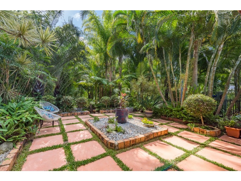 5 Woodlands Lane, Moore Park Beach QLD 4670