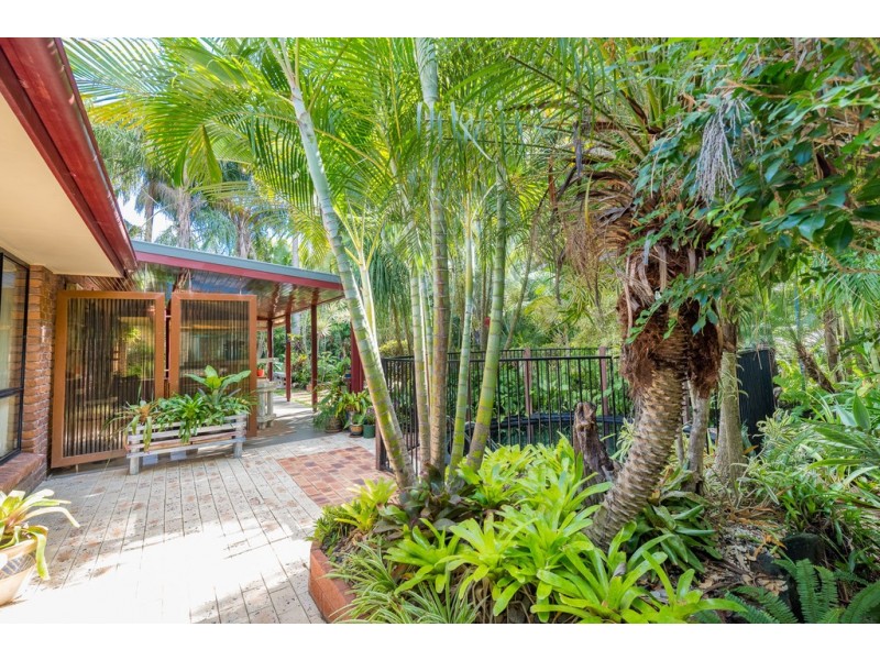 5 Woodlands Lane, Moore Park Beach QLD 4670