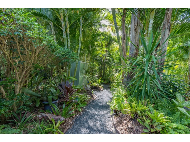 5 Woodlands Lane, Moore Park Beach QLD 4670
