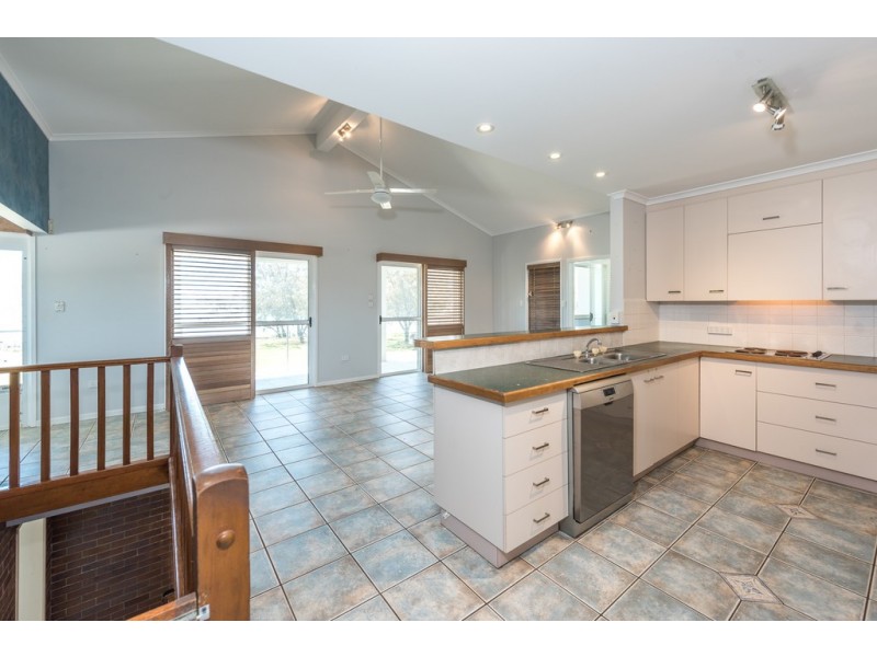 41 Sea Esplanade, Burnett Heads QLD 4670