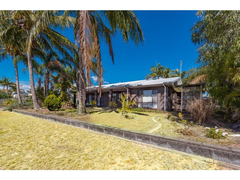 1 Acacia Street, Moore Park Beach QLD 4670