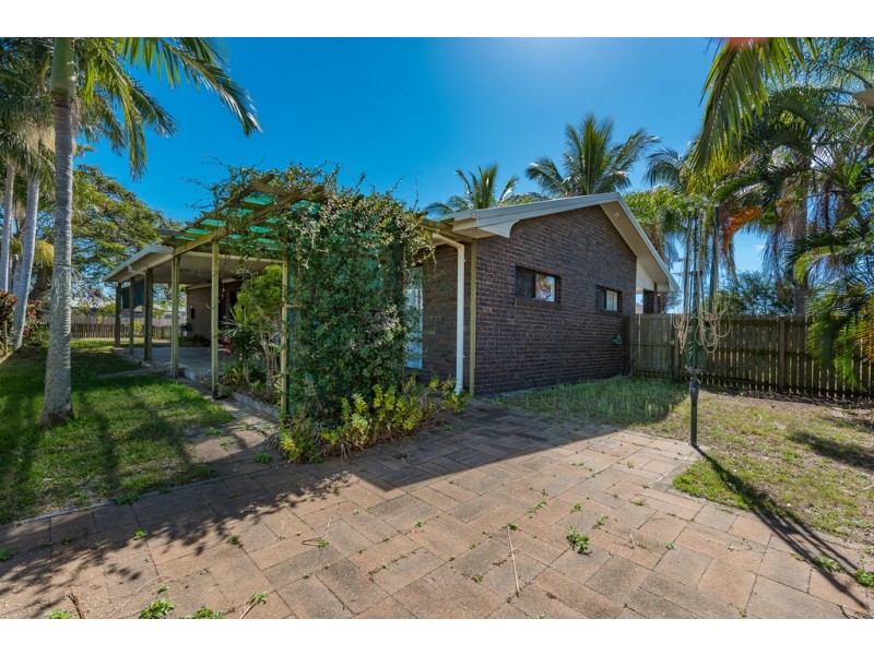 1 Acacia Street, Moore Park Beach QLD 4670