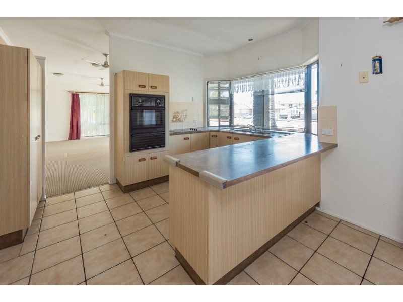 1 Acacia Street, Moore Park Beach QLD 4670