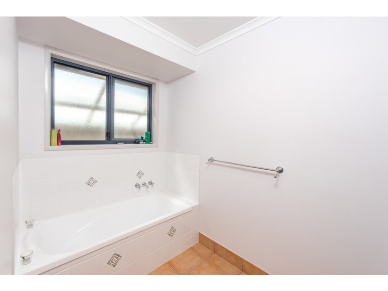 52 Searle Street, Thabeban QLD 4670
