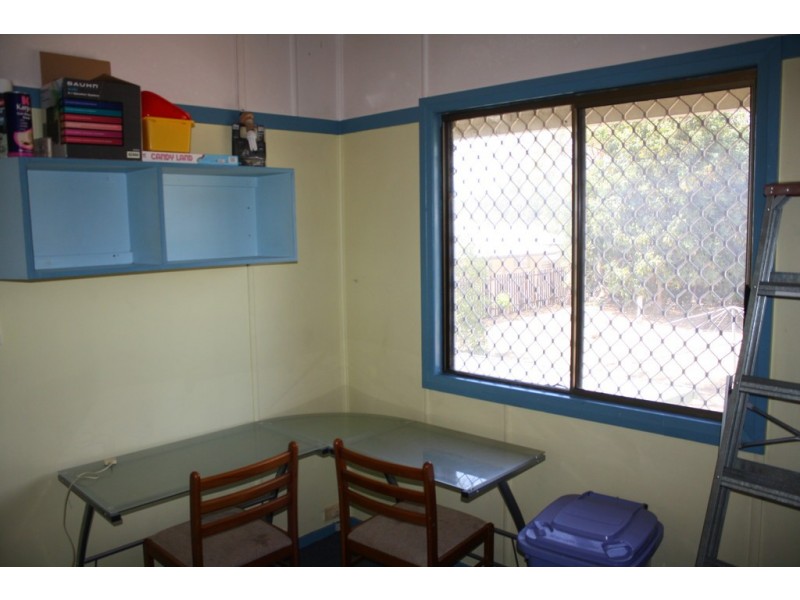 4 Dunn rd, Avenell Heights QLD 4670