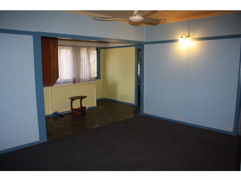 4 Dunn rd, Avenell Heights QLD 4670