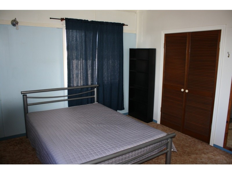 4 Dunn rd, Avenell Heights QLD 4670