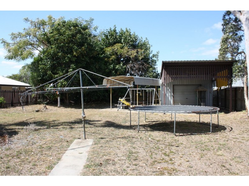 4 Dunn rd, Avenell Heights QLD 4670