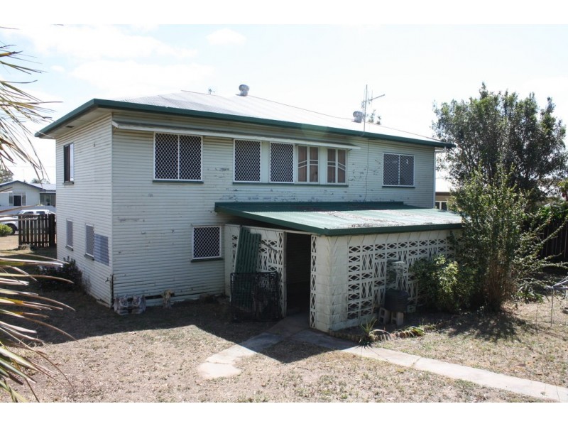 4 Dunn rd, Avenell Heights QLD 4670