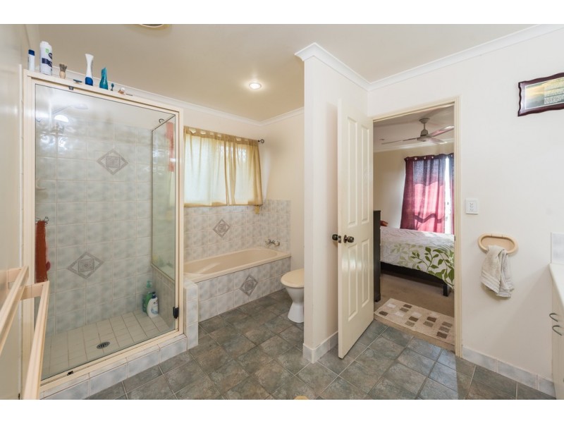 6 Clive Crescent, Kepnock QLD 4670