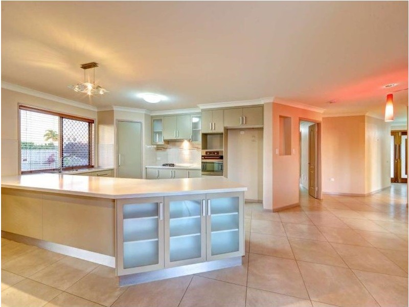 4 Davin Place, Coral Cove QLD 4670