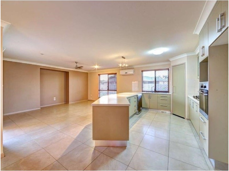 4 Davin Place, Coral Cove QLD 4670