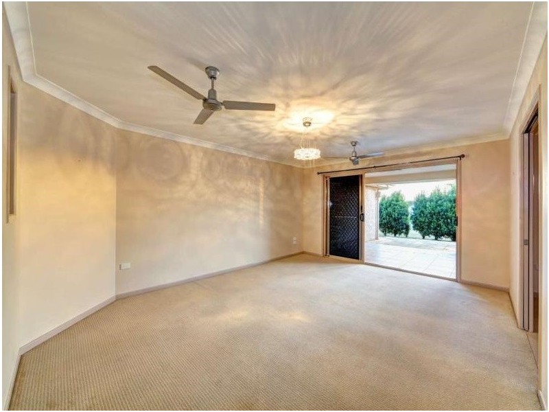 4 Davin Place, Coral Cove QLD 4670