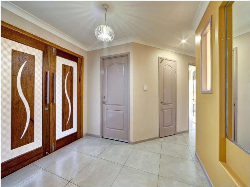 4 Davin Place, Coral Cove QLD 4670