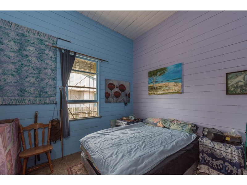 25 Svensson Street, Svensson Heights QLD 4670