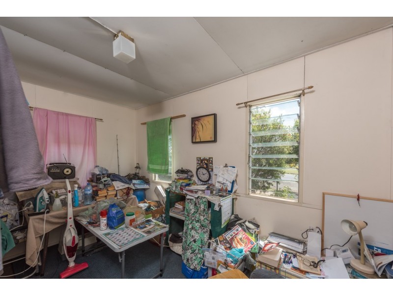 25 Svensson Street, Svensson Heights QLD 4670