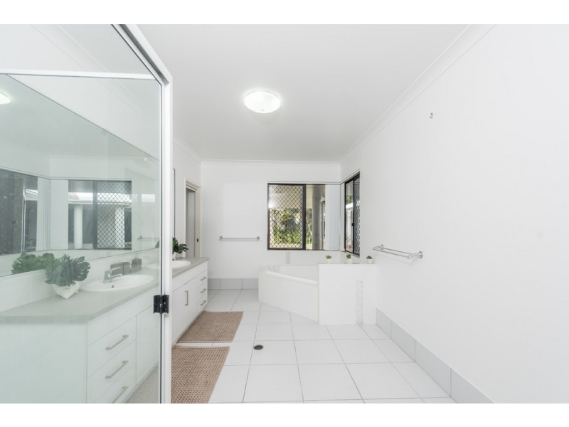 30 Royal Boulevard, Moore Park Beach QLD 4670