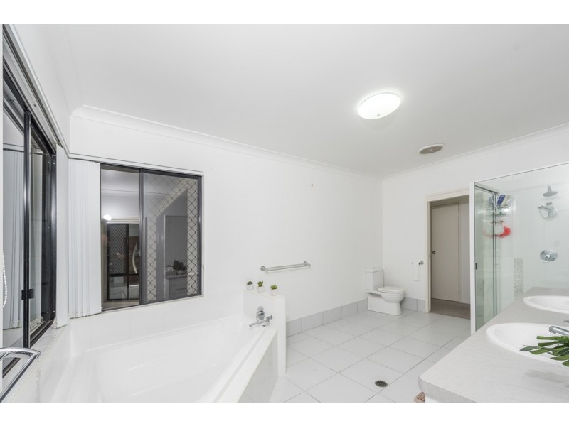 30 Royal Boulevard, Moore Park Beach QLD 4670