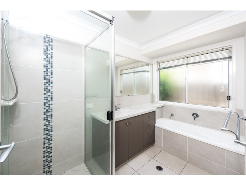 4 Lomandra Drive, Ashfield QLD 4670