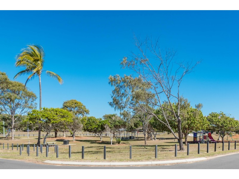 94 Sylvan Drive, Moore Park Beach QLD 4670