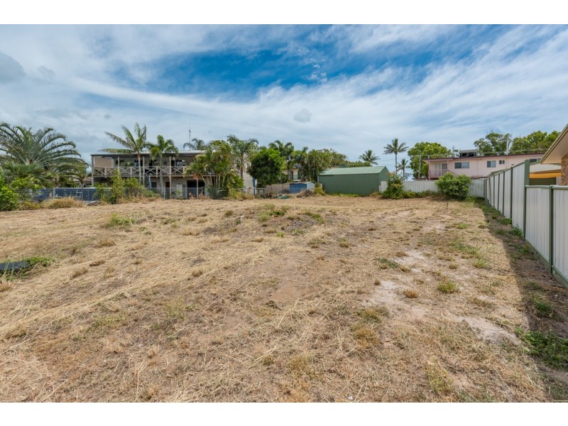 10 Poinciana Court, Moore Park Beach QLD 4670