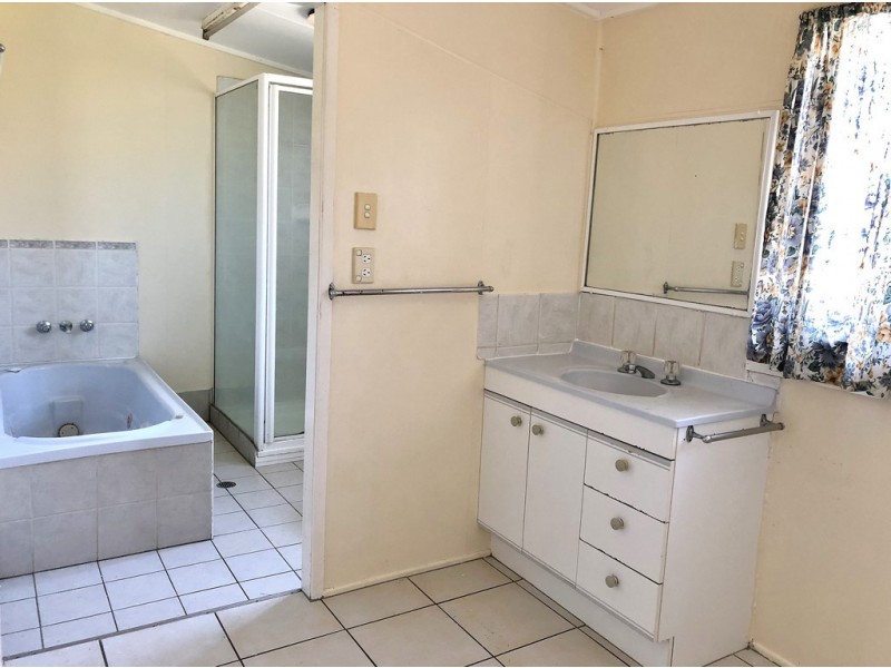 20 Gibson Street, Avenell Heights QLD 4670