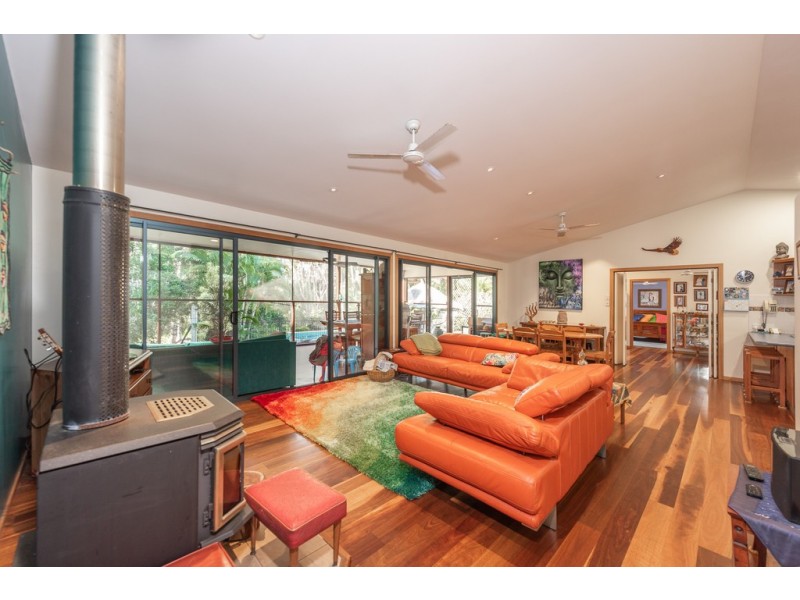 1 Woodlands Lane, Moore Park Beach QLD 4670