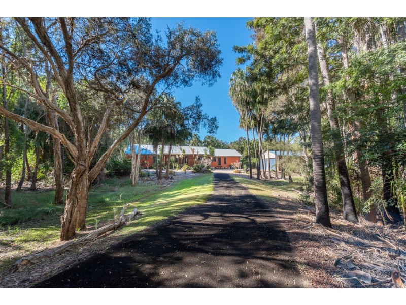 1 Woodlands Lane, Moore Park Beach QLD 4670