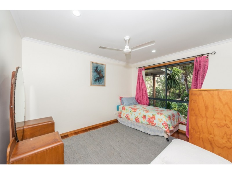 1 Woodlands Lane, Moore Park Beach QLD 4670
