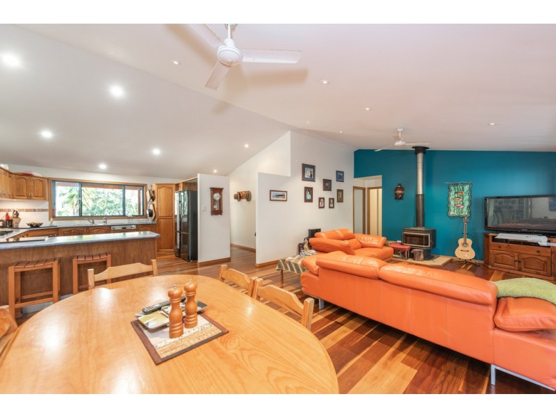 1 Woodlands Lane, Moore Park Beach QLD 4670