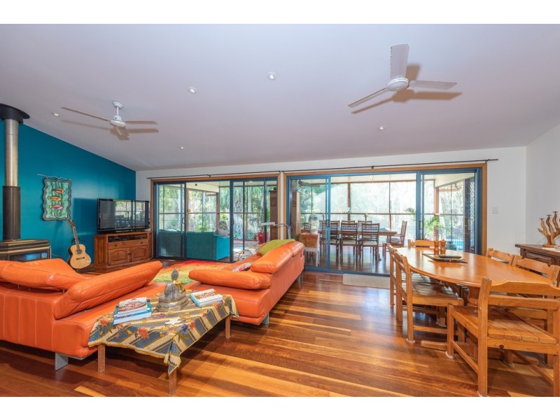 1 Woodlands Lane, Moore Park Beach QLD 4670