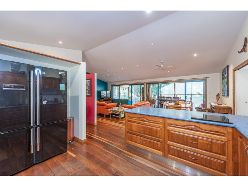 1 Woodlands Lane, Moore Park Beach QLD 4670