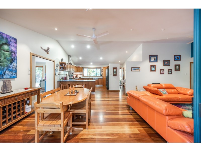 1 Woodlands Lane, Moore Park Beach QLD 4670