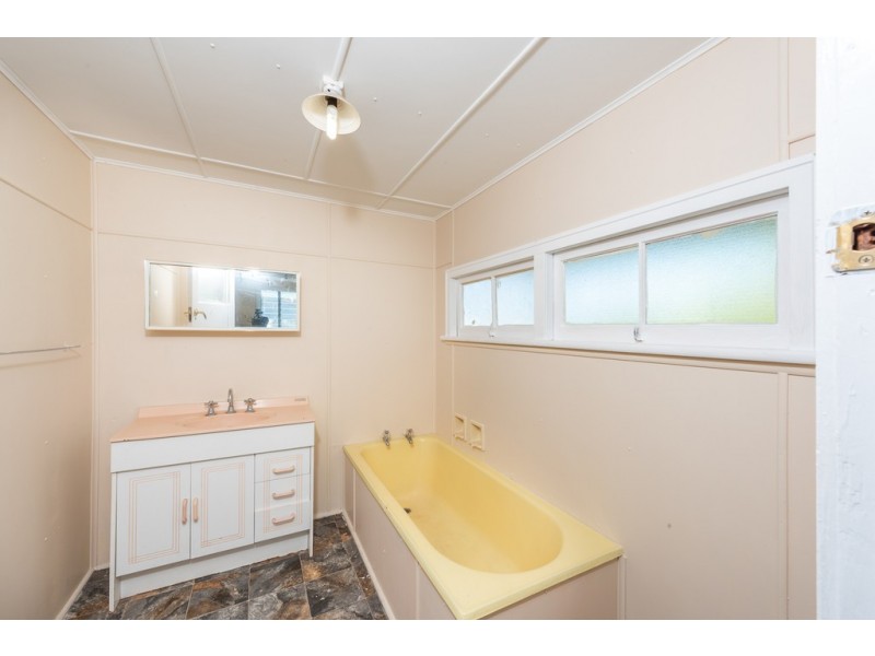 17 Mulgrave Street, Gin Gin QLD 4671