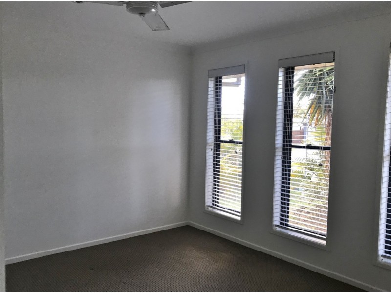 1 Tulip Court, Moore Park Beach QLD 4670