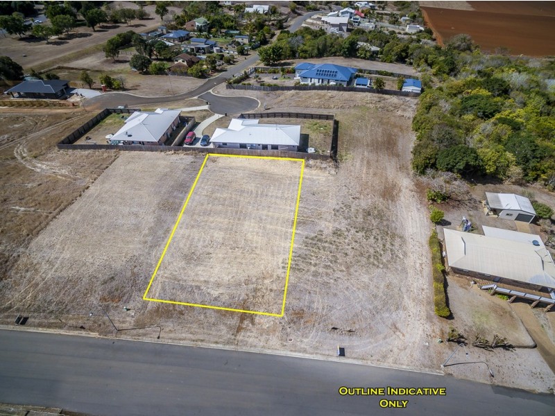 8A Hilltop Avenue, Qunaba QLD 4670