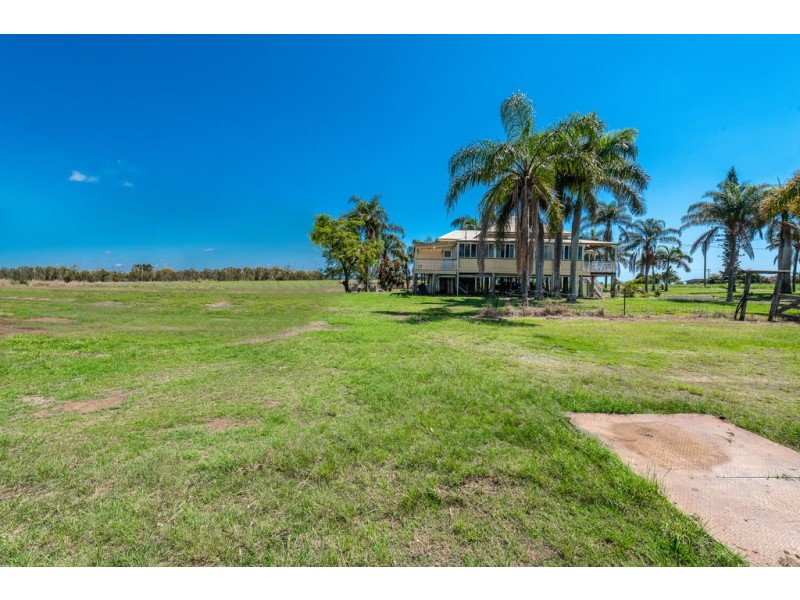 271 Burnett Heads Road, Burnett Heads QLD 4670