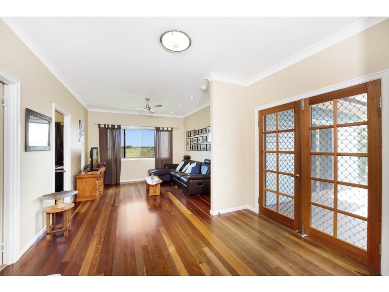 215 Hills Road, Welcome Creek QLD 4670