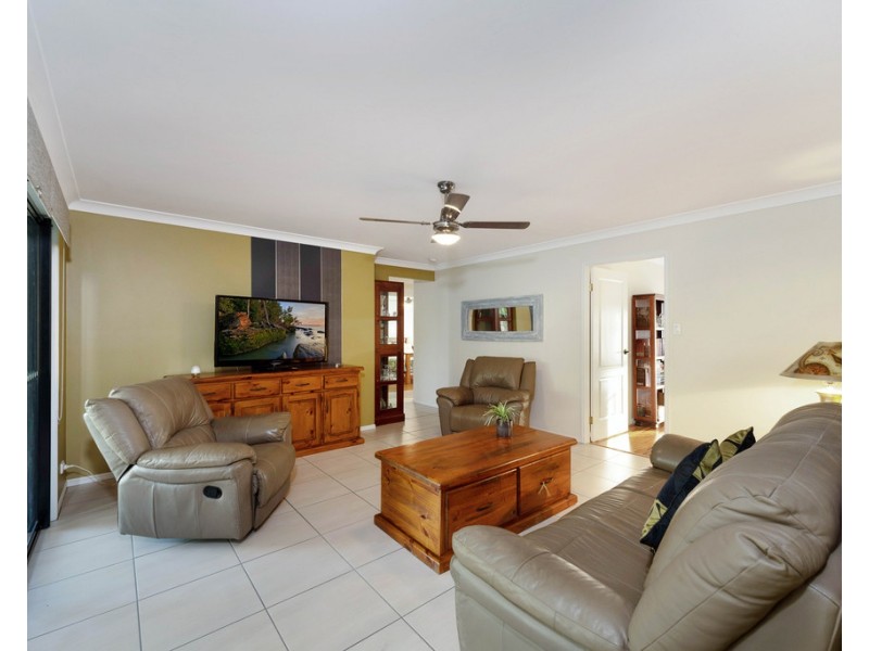 10 Kingfisher Crescent, Moore Park Beach QLD 4670