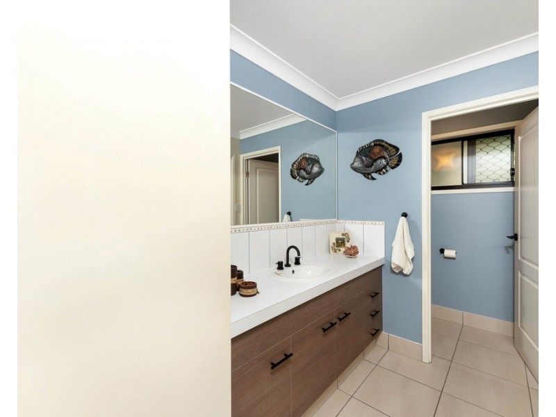 10 Kingfisher Crescent, Moore Park Beach QLD 4670